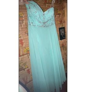 Size 13 Crème Couture Prom Dress